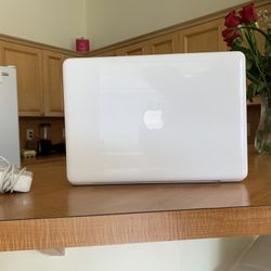 Apple MacBook Laptop 