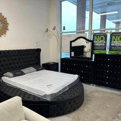 Bedroom Sets Queen/King Beds Dressers Nightstands Mirrors Chests Options Finance and Delivery Available 