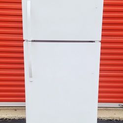 REFRIGERATR FRIDGE 110 V EXCELLENT CONDITION AND VERY CLEAN 
