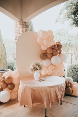 Table Cloth In Satin And White