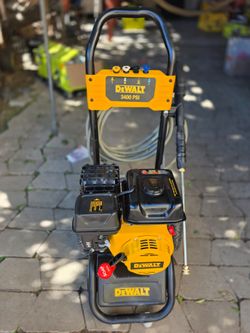 DEWALT 3400 PSI 2.5 GPM Gas Pressure Washer with Maintenance-Free Pump, Heavy-Duty Commercial Cold Water Power Washer
