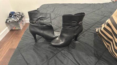 Andrea Boots Size 9