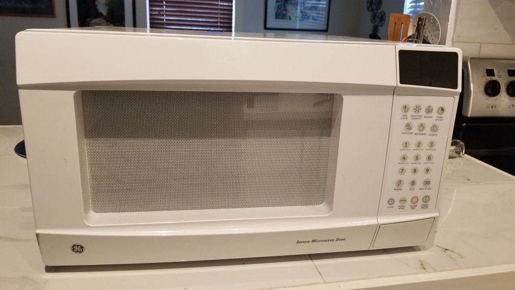 GE Microwave GREAT CONDITION!!