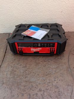 Milwaukee M18 pack out radio new tool only new
