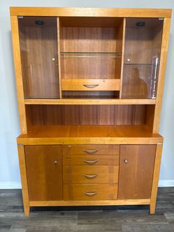 Kitchen Cabinet with lights