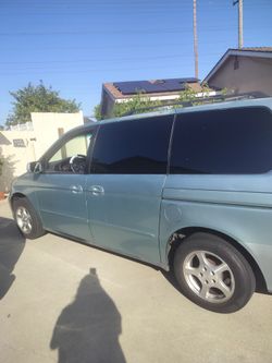 Honda Odyssey runs great only thing side door off track but still driveable