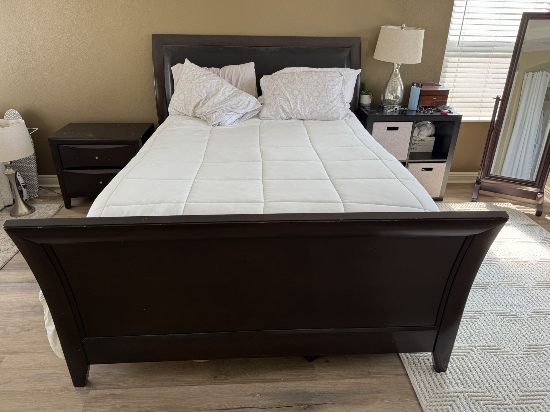 Queen Bedroom Set Dresser And Nightstand