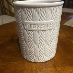 Utensil holder
