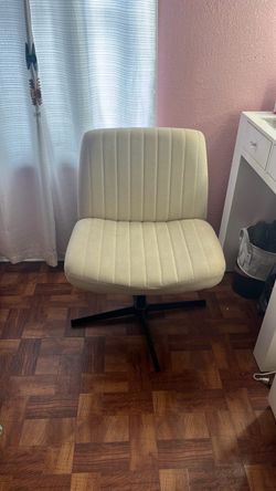 Cream Swivel Accent Chair – Ribbed Upholstered
