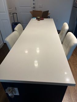 Set of 4 white barstools