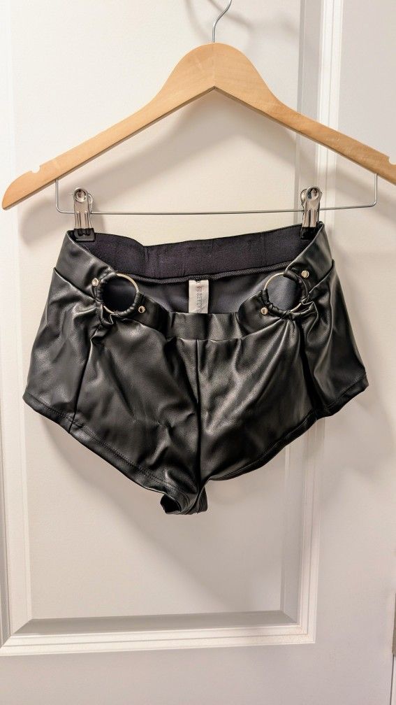 Black leather shorts, Size S