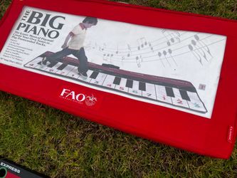 “BIG” Piano - FAO Schwartz