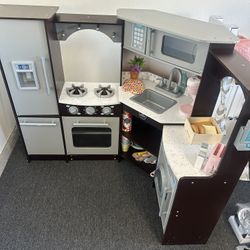 Kid Kraft Play Kitchen