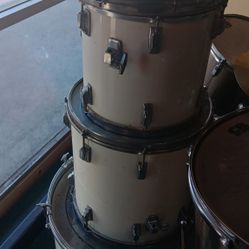 Tama Swingstar Drum Set – Vintage White – 4-Piece – $180
