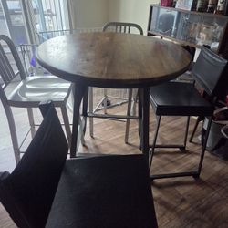 Round Table And 4 Chairs