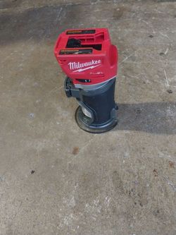 Milwaukee Compact Router 10 .  000  -  31  .  000  /  min  (  RPM  )  (  Condition Good   )