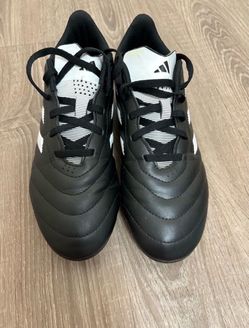 Soccer’s Shoes Adidas- Size 7