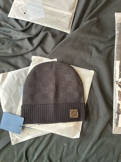 Lv hat