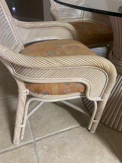 Dinning table with chairs
