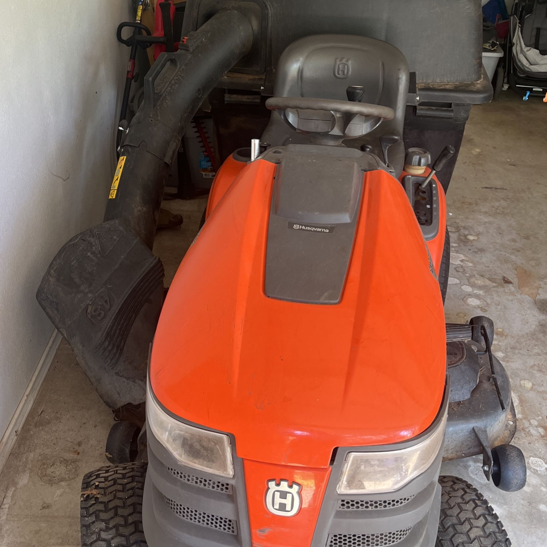 Lawn mower- Ride On