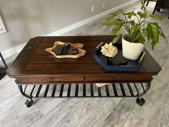 Coffee/ Cocktail Table