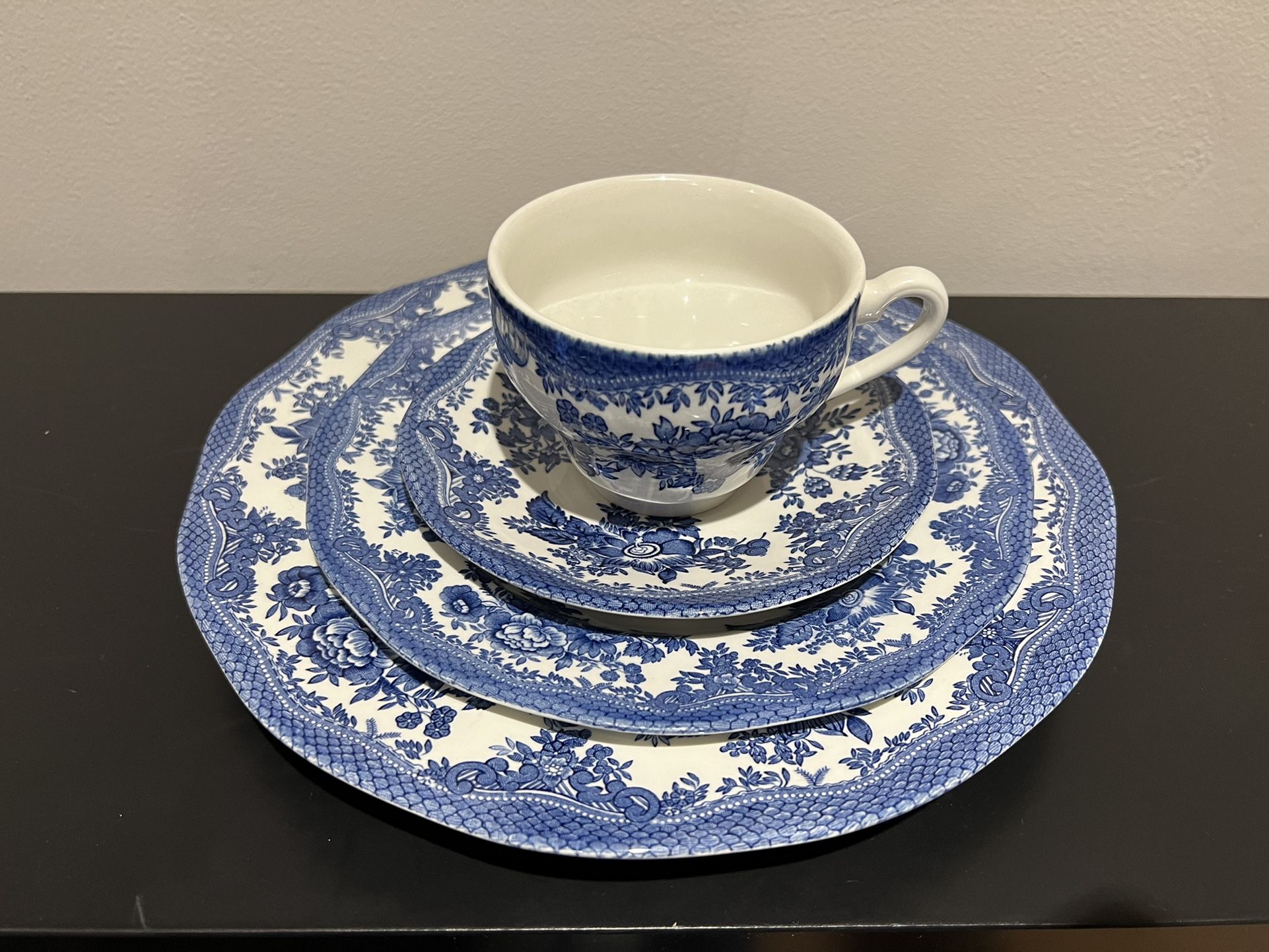 Vintage/ Antique England Set 