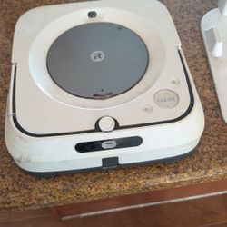 iRobot Braava Jet M6 Ultimate Wi-Fi Connected Robot Mop 