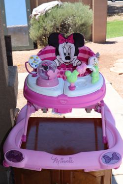 Andadera para bebé niña