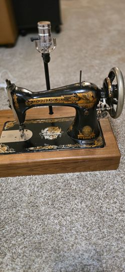Antique Singer Sphinx Sewing Machine (c. Early 1900s) – Original Decals