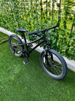 SPECIALIZED HOTROCK KIDS MOUNTAIN BIKE 20” Wheels