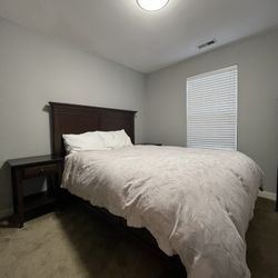 Macys Queen Bed - Complete Set