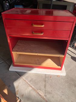 Metal tool box