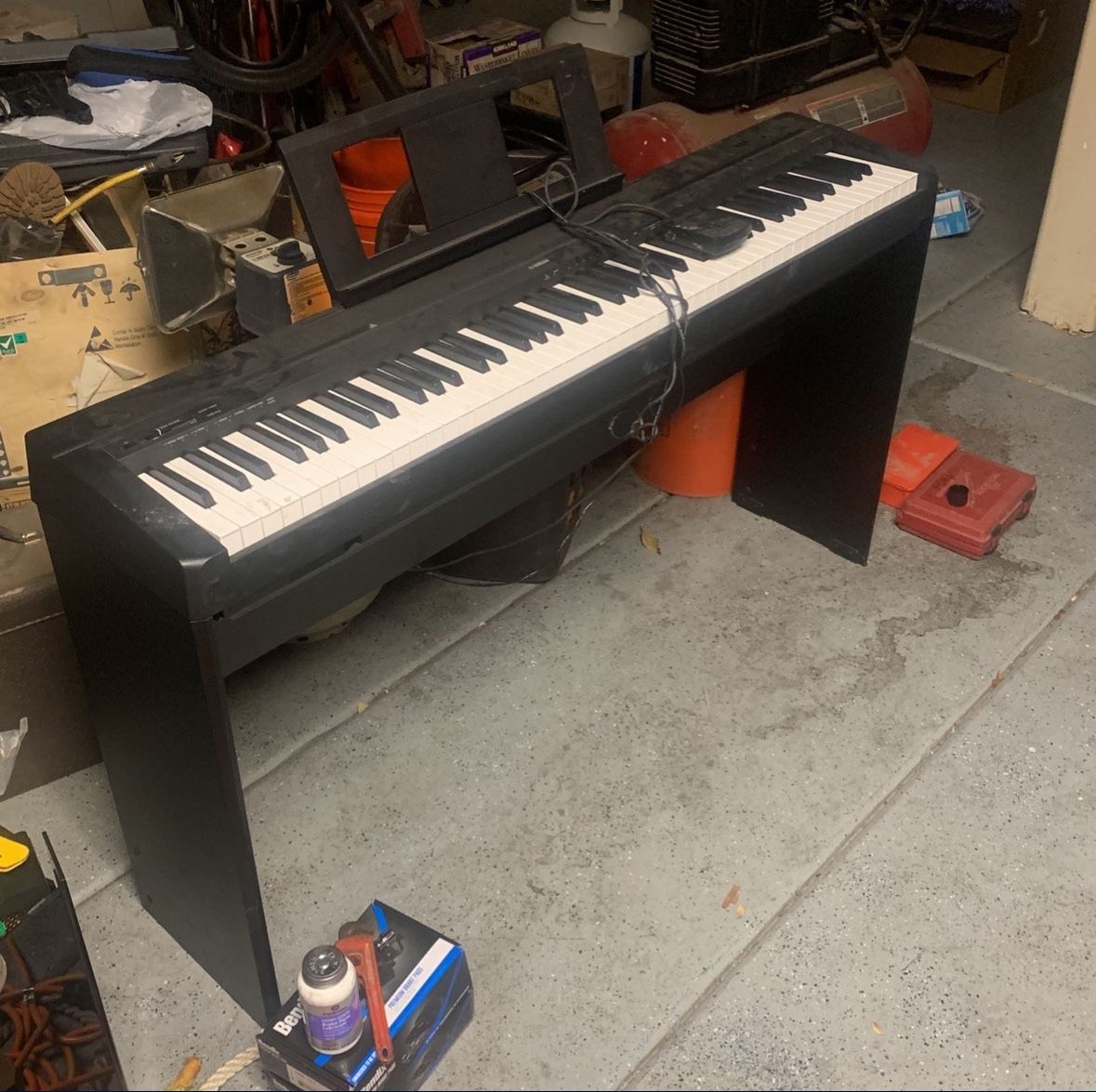 Yamaha Electric Keyboard 