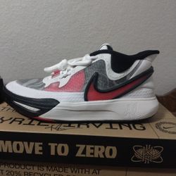 Brand New Nike Boy's KYRIE 8 GO PS 