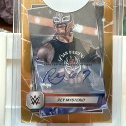 2025 Topps chrome WWE Rey Mysterio gold /50