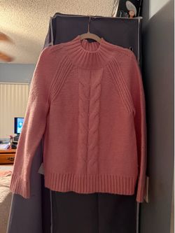 Women’s bulky pink sweater size large
