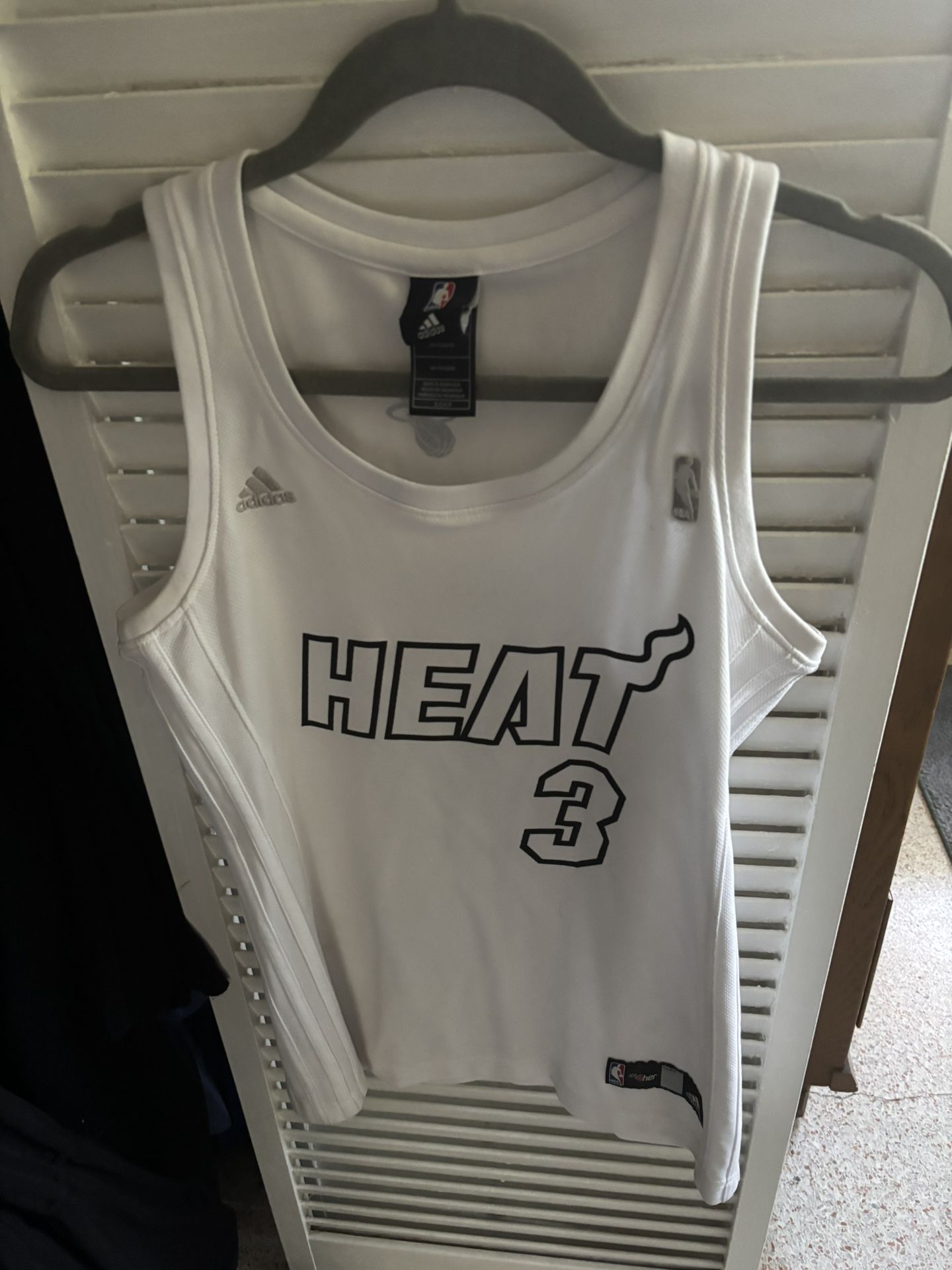 Women Size Small White Miami heat Jersey - D. Wade 