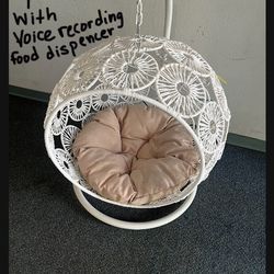 Beautiful, Swing Pet Bed. Good For Small Size Pet. 35$ pick up Downtown LA little Tokyo area.