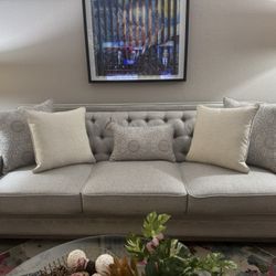 Living Room Sofa and Recliner. Great Condition