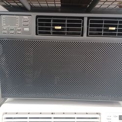 8000btu Windows Ac By TCL Smart WiFi.  0ver 400 squares foot coverage. Brand New