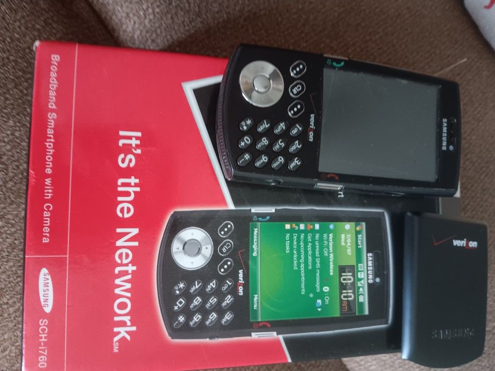 Verizon Wireless Phone With Attachments Model SCH I760
