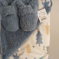 WENDY BELLISSIMO BLANKET AND BOOTIES.... CHECK OUT MY PAGE FOR MORE ITEMS