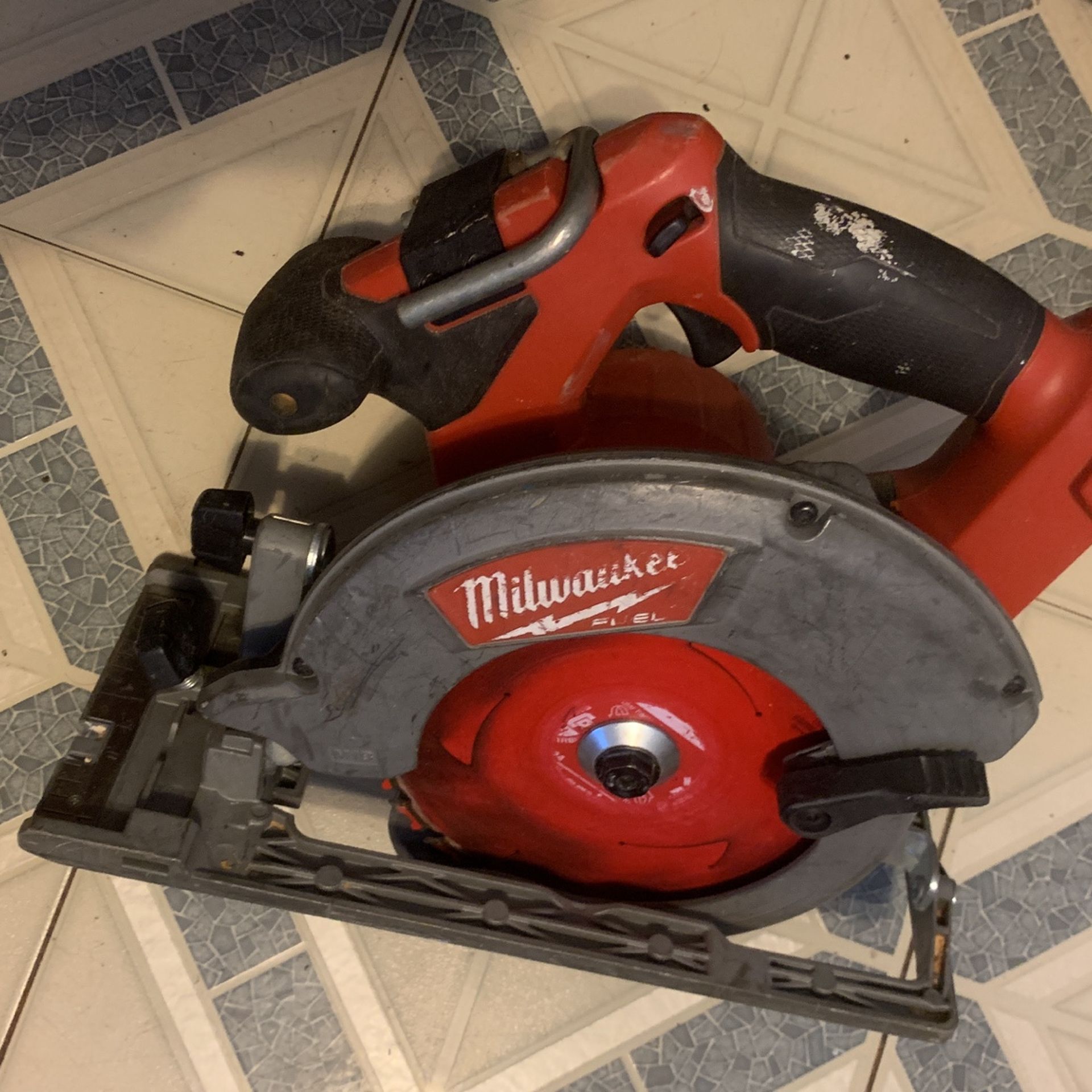 Milwaukee Fuel 6 1/2 Saw. For Parts