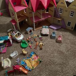 Doll House with Accessories 