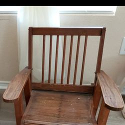 ANTIQUE WIDE ROCKING CHAIR