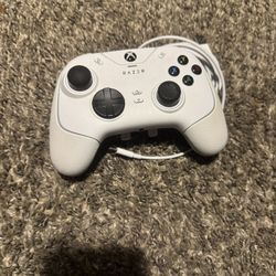 Xbox Razer Wolverine V2 Chroma Wired Controller