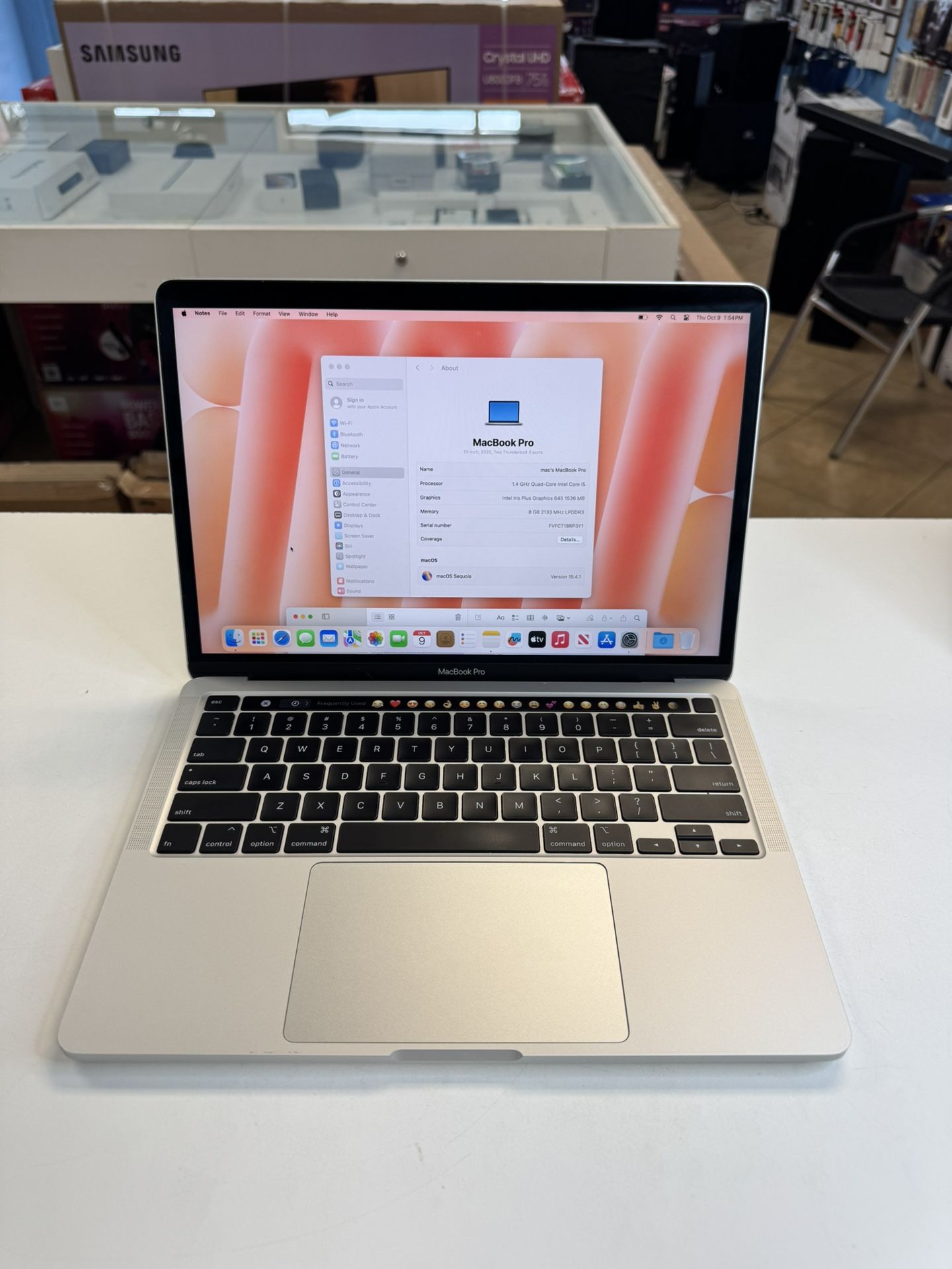 MacBook Pro 13inch Touch-bar 8/256ssd with Final Cut Pro & Logic Pro X