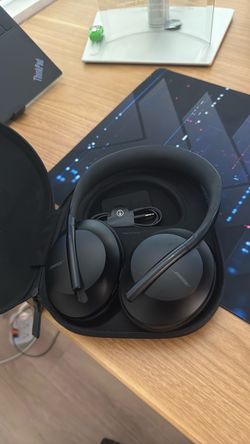 Bose Noise Cancelling Headphones with Case