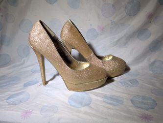 Women's size 9. Jennifer Lopez gold glitter pumps