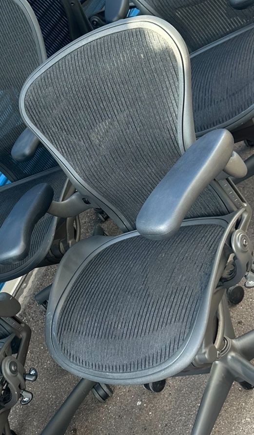 Herman Miller Aeron A / B / C Office Chair Like New Fully Loaded With Back Support 